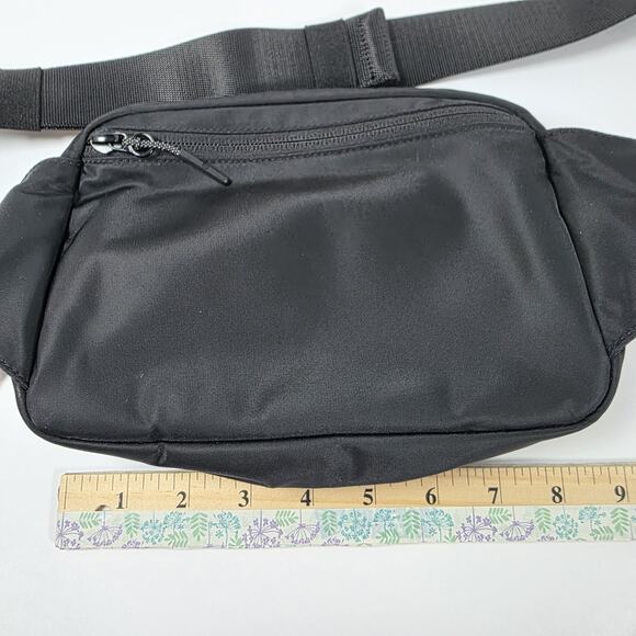Lululemon Everywhere Belt Bag – Black 1L Crossbody Fanny Waist Pack - Picture 6 of 9